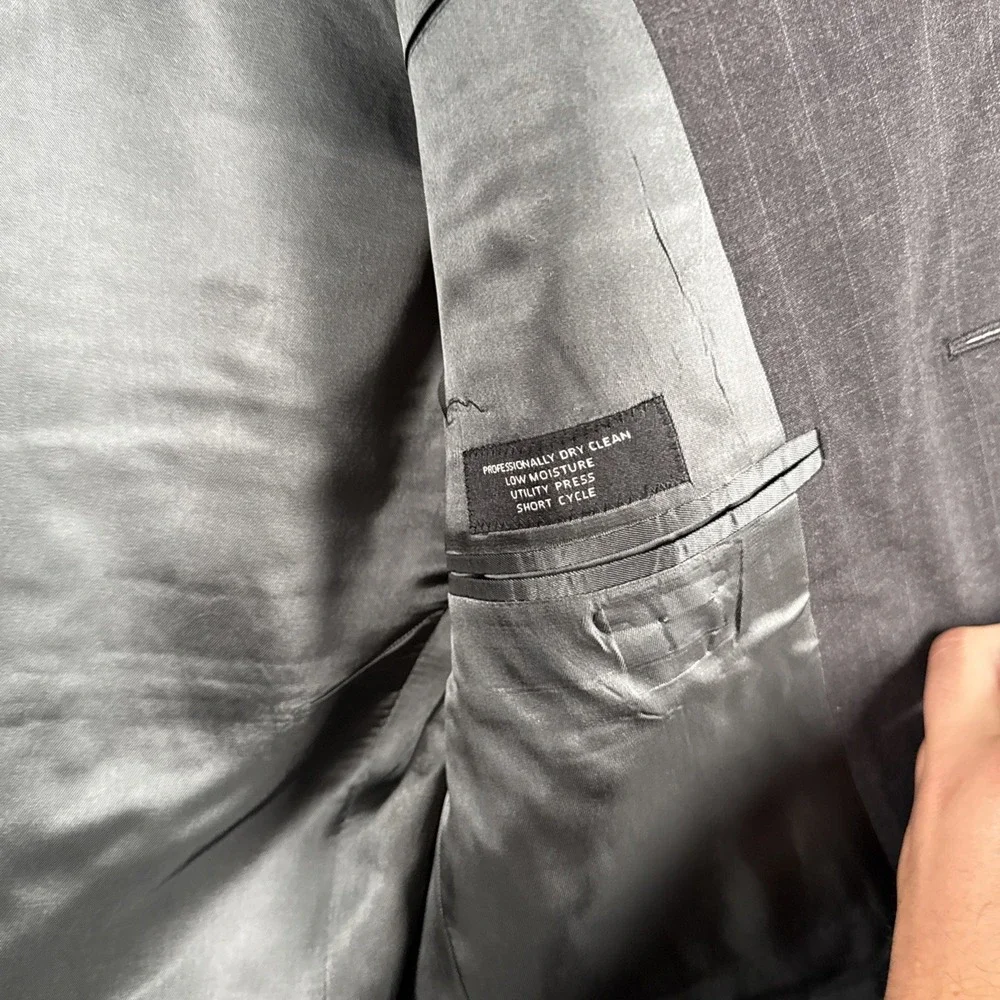 Jos A Bank Suit 40L Black Pinstriped‎ Wool 33x28 Pleat Pants 3 Button 3 Piece